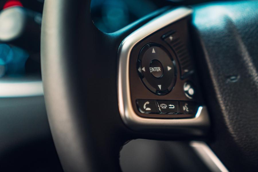 Детали интерьера Honda Civic Sedan (FC) 2018 года  (UK) (фото 81 из 94)